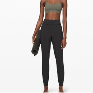 Lululemon sun setter high rise joggers 28” size 8